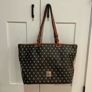 Dooney & Bourke large purse